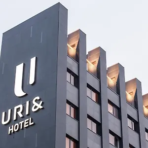 Uri& Hotel